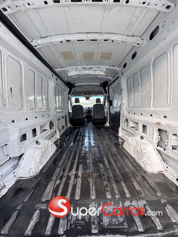 2019 Ford Transit 250 Cargo — foto 9 / 10