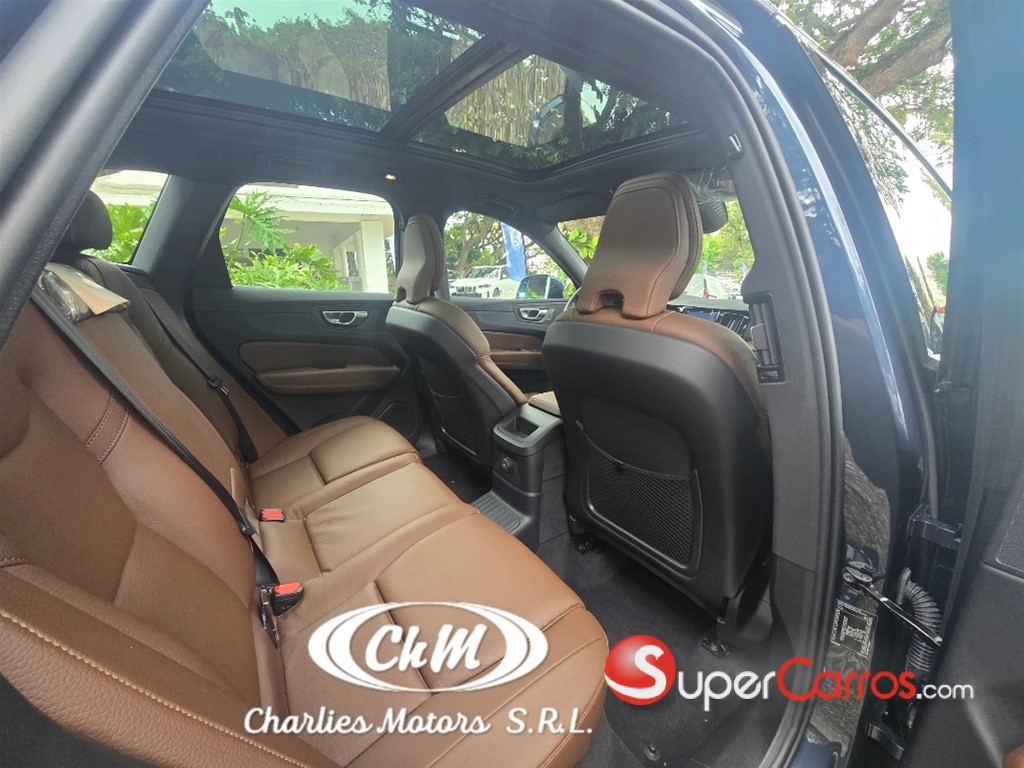 2025 Volvo XC60 Plus Recharge — foto 8 / 11