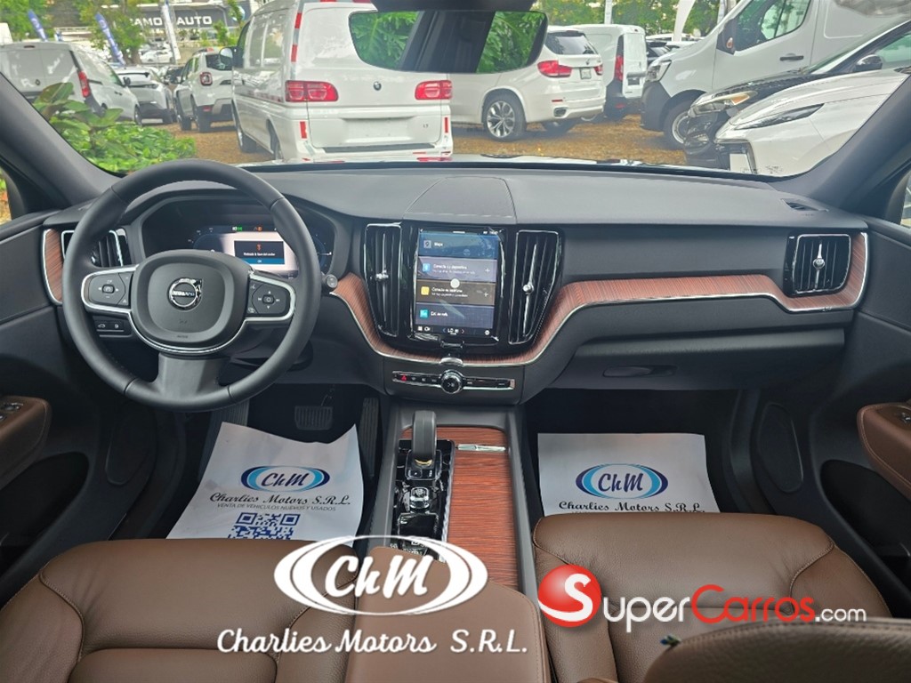 2025 Volvo XC60 Plus Recharge — foto 10 / 11