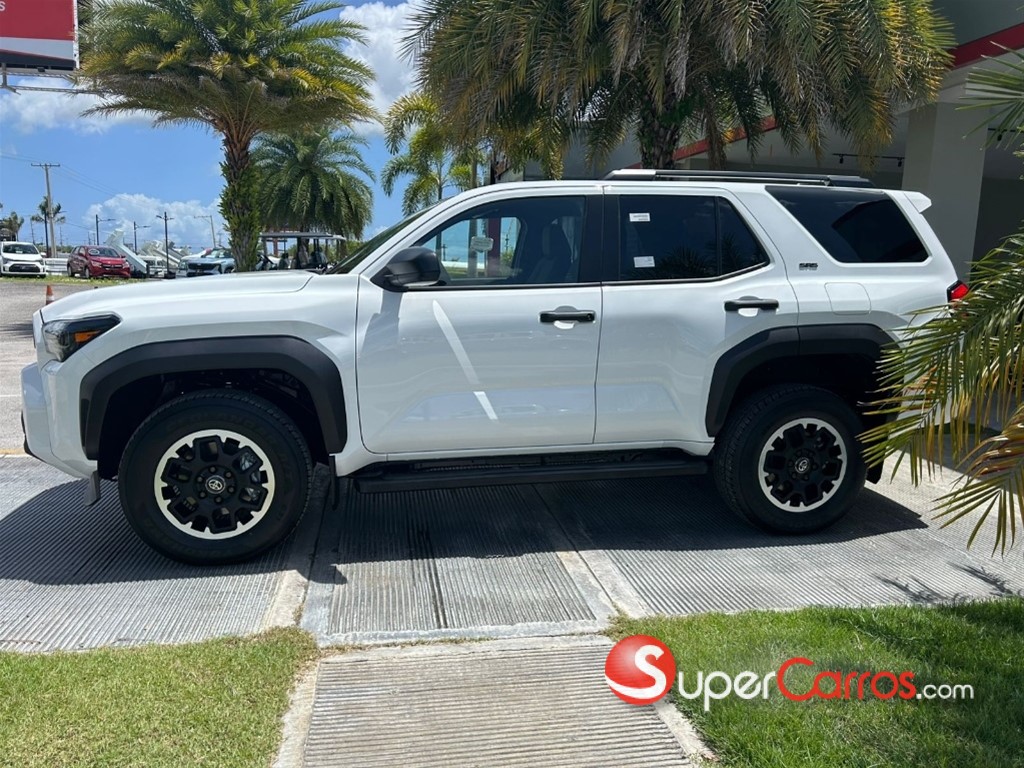 2026 Toyota 4 Runner SR5 — foto 2 / 9