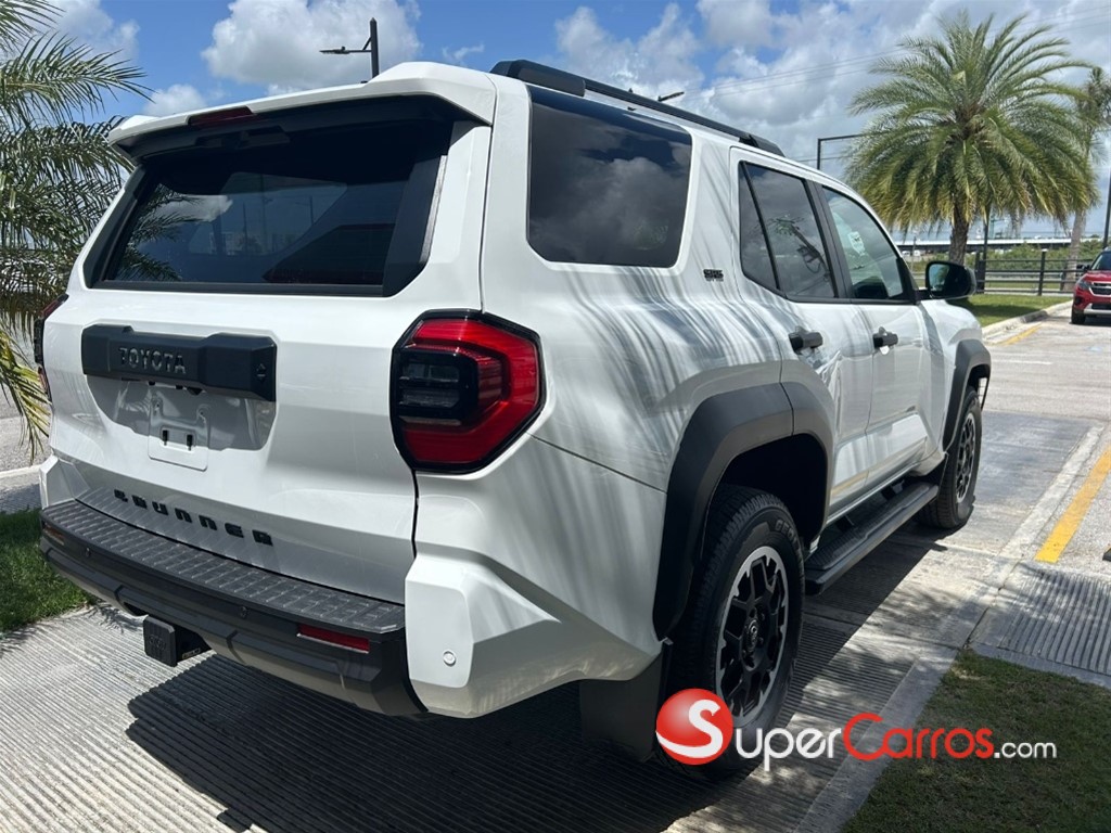 2026 Toyota 4 Runner SR5 — foto 7 / 9