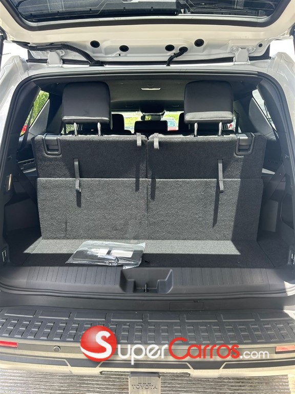 2026 Toyota 4 Runner SR5 — foto 8 / 9