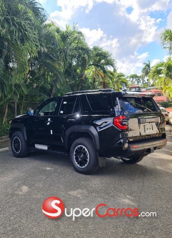 2026 Toyota 4 Runner SR5 — foto 3 / 8