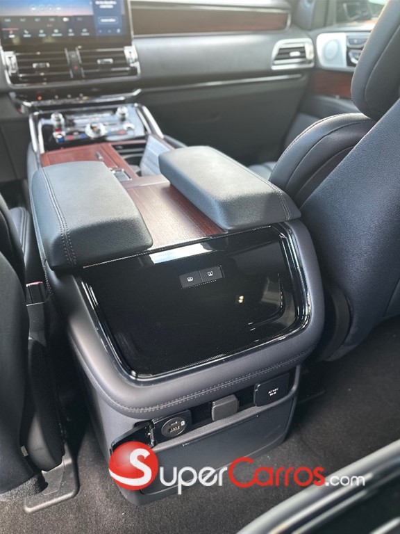 2024 Lincoln Navigator Reserve I — foto 8 / 12