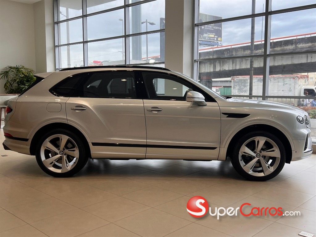 2024 Bentley Bentayga — foto 4 / 10