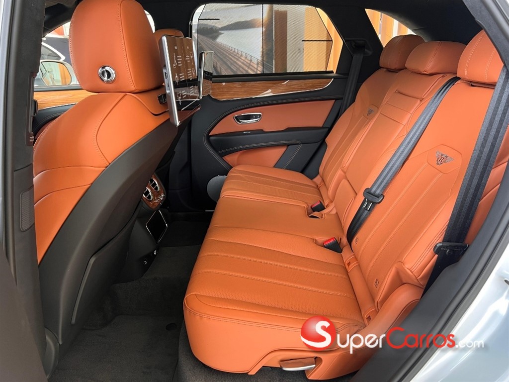 2024 Bentley Bentayga — foto 9 / 10