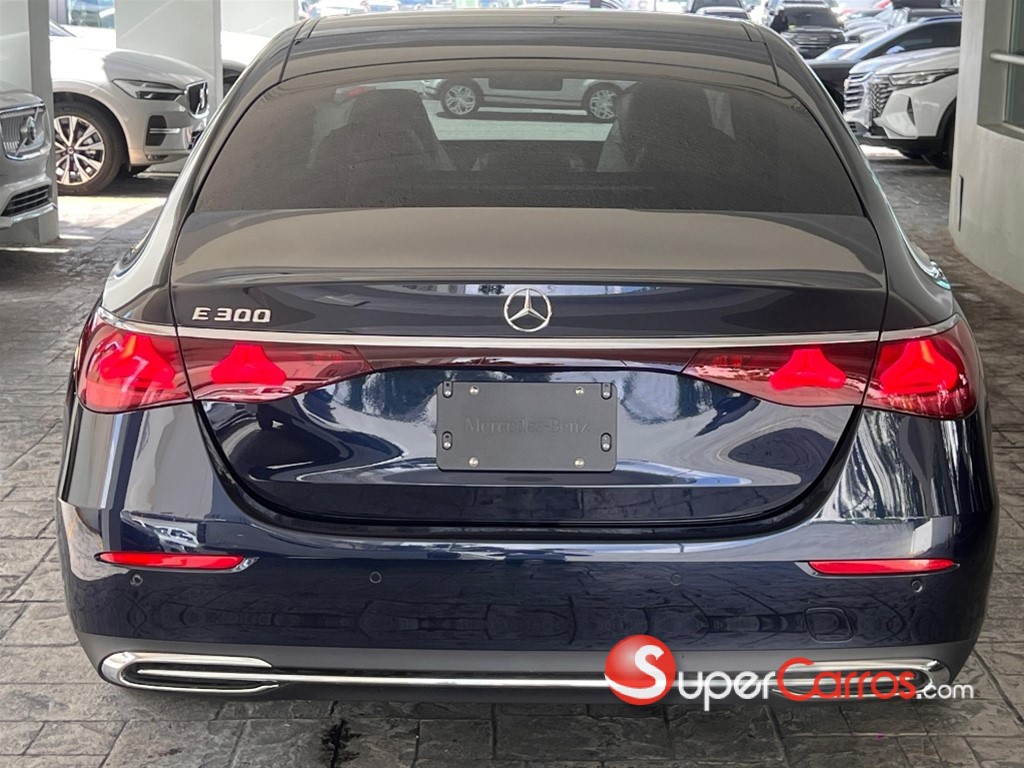 2026 Mercedes-Benz Clase E 300 — foto 3 / 11