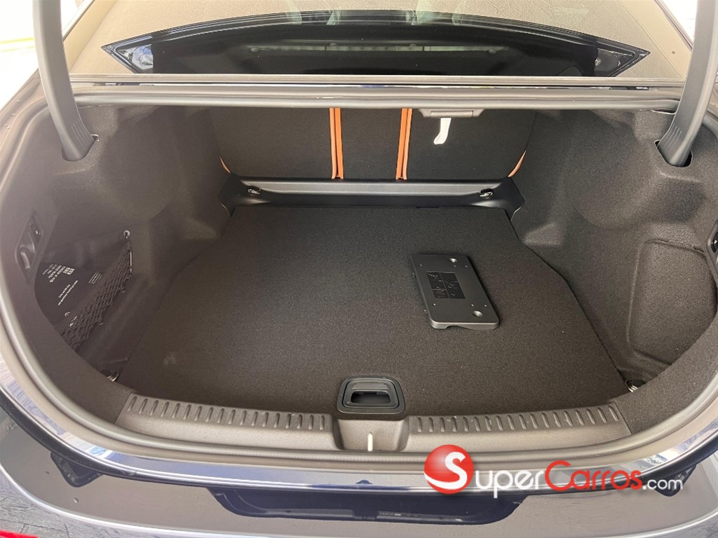 2026 Mercedes-Benz Clase E 300 — foto 10 / 11