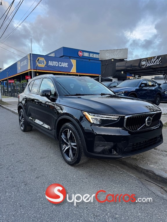 2023 Volvo XC40 Momentum