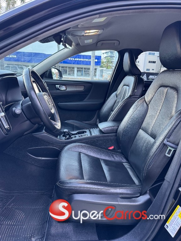 2023 Volvo XC40 Momentum — foto 5 / 10