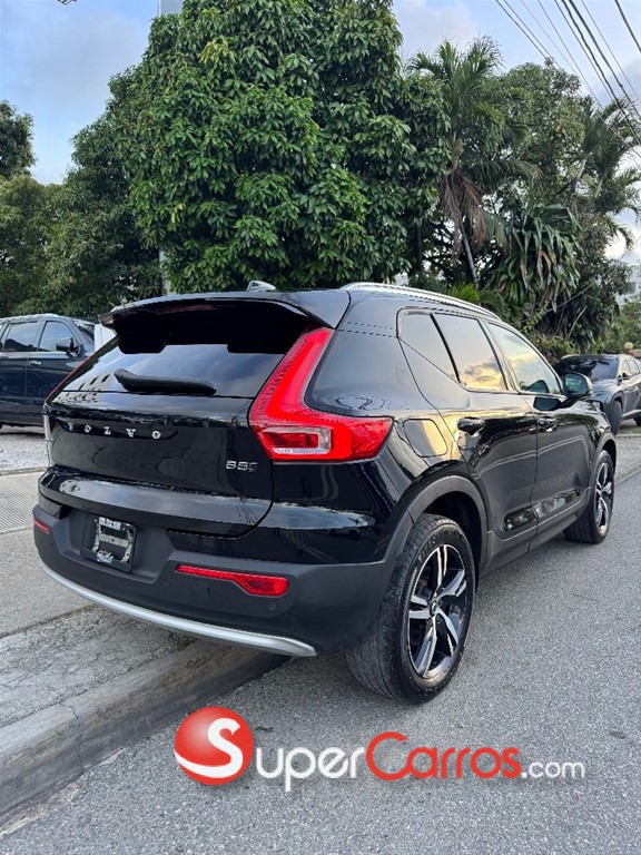 2023 Volvo XC40 Momentum — foto 6 / 10
