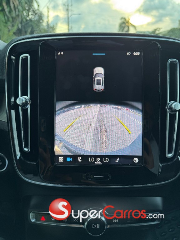 2023 Volvo XC40 Momentum — foto 9 / 10