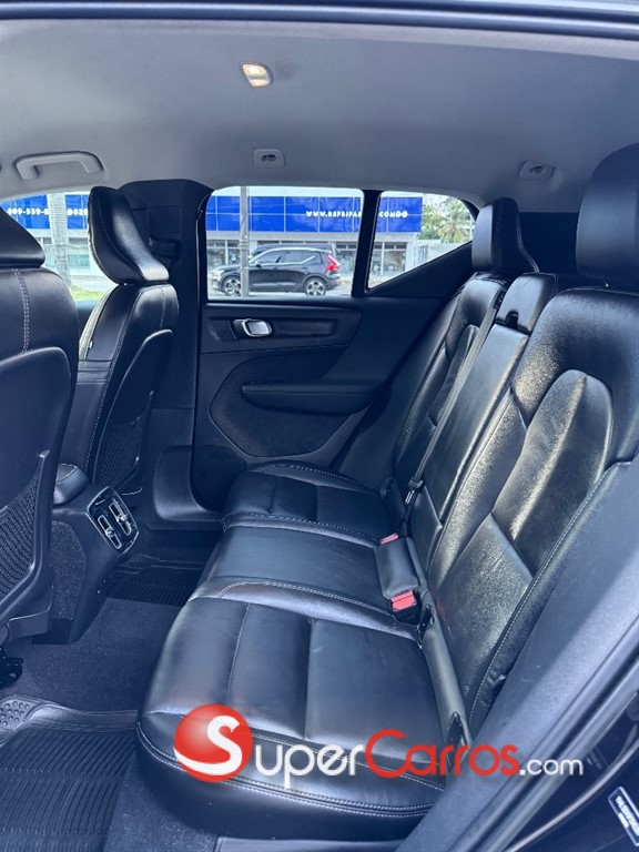 2023 Volvo XC40 Ultimate Dark B5 — foto 4 / 10