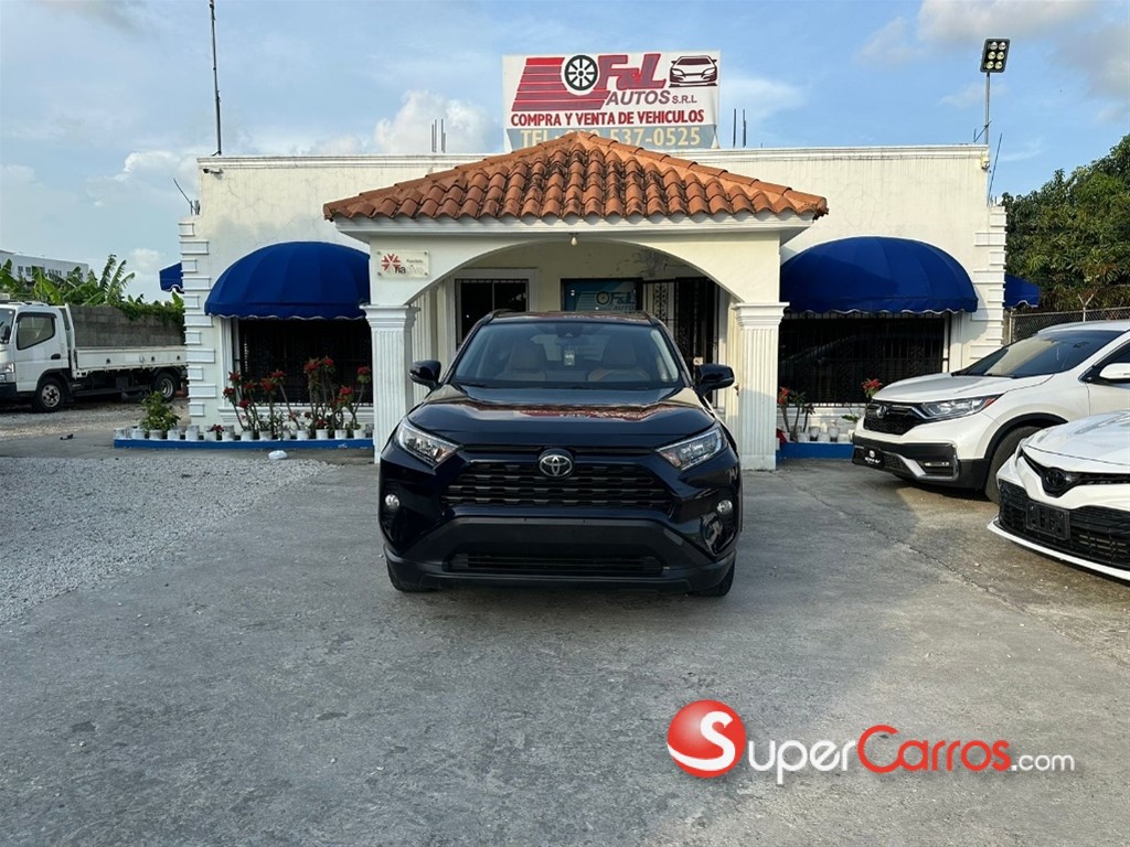 2020 Toyota RAV4 XLE — foto 2 / 9