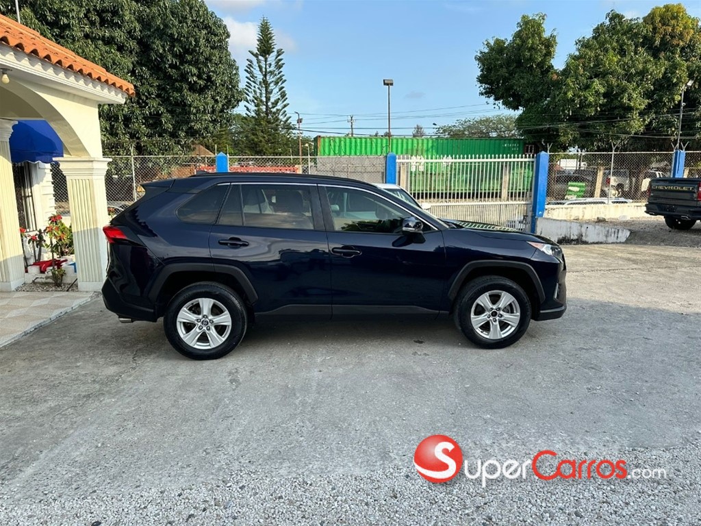 2020 Toyota RAV4 XLE — foto 3 / 9