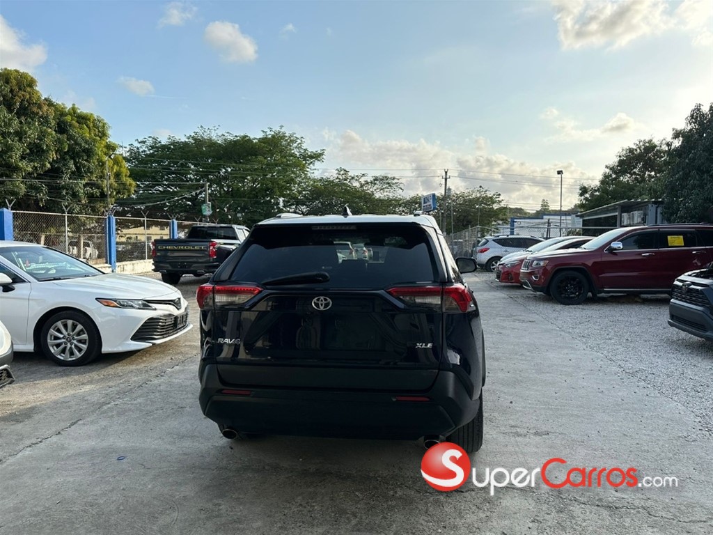 2020 Toyota RAV4 XLE — foto 5 / 9