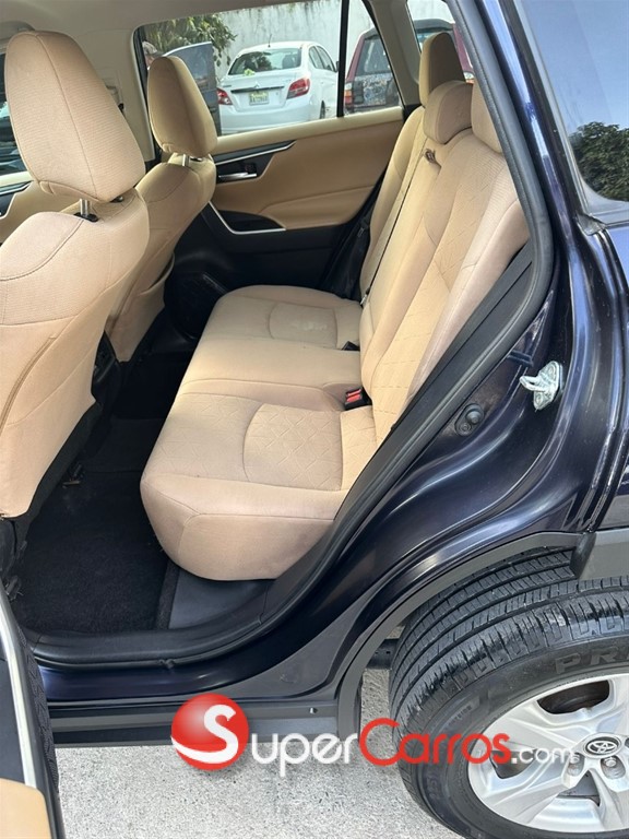 2020 Toyota RAV4 XLE — foto 7 / 9