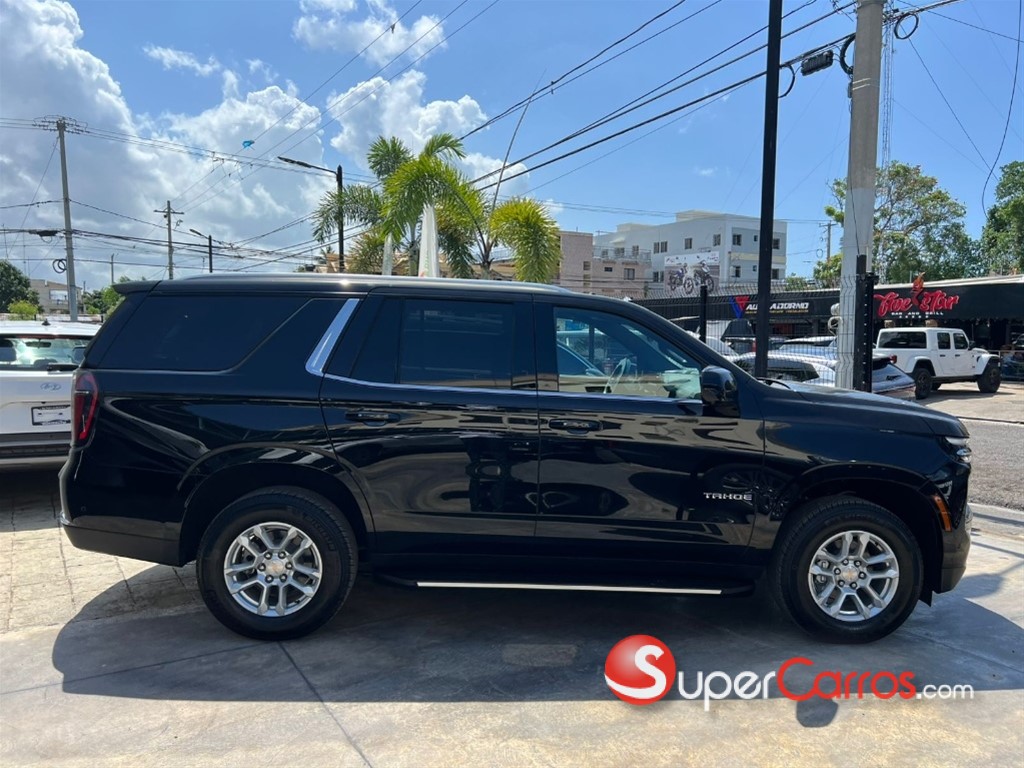 2025 Chevrolet Tahoe LS — foto 2 / 12