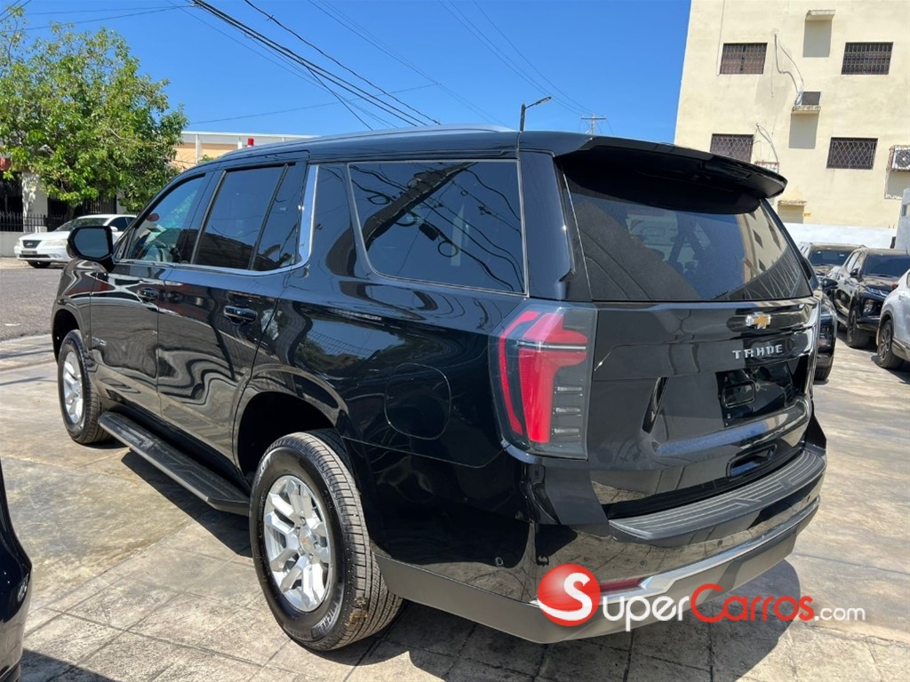 2025 Chevrolet Tahoe LS — foto 4 / 12