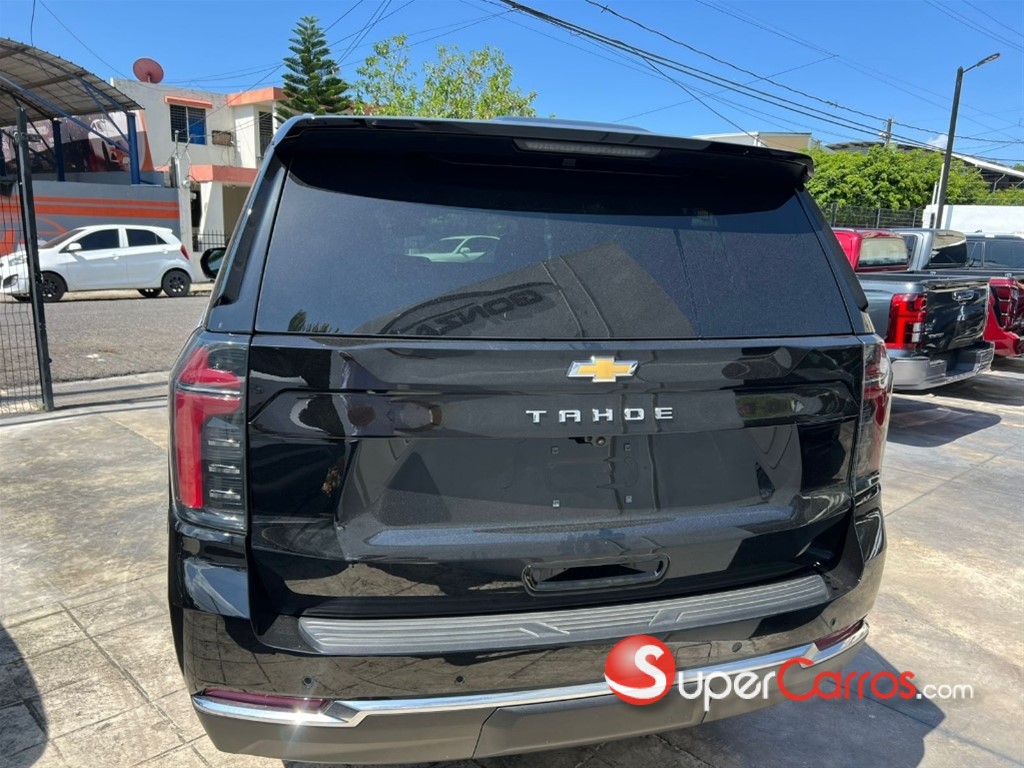 2025 Chevrolet Tahoe LS — foto 8 / 12