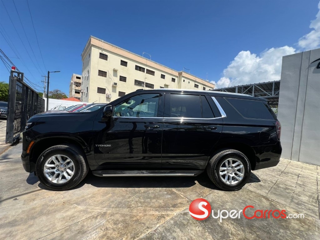 2025 Chevrolet Tahoe LS — foto 10 / 12