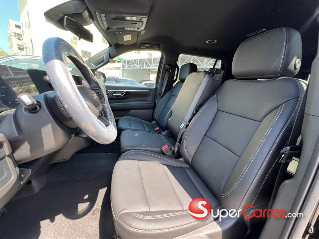2025 Chevrolet Tahoe LS — foto 11 / 12