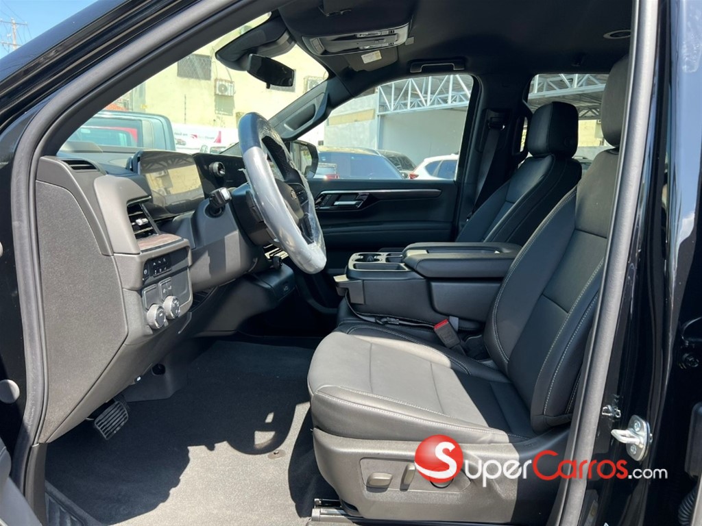 2025 Chevrolet Tahoe LS — foto 12 / 12