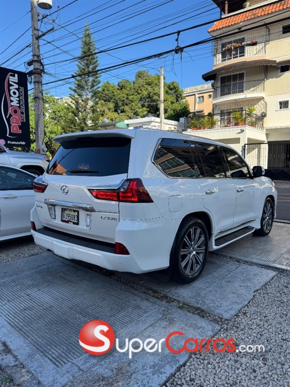 2017 Lexus LX 570 — foto 4 / 12