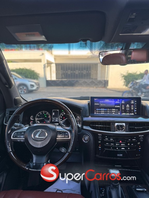 2017 Lexus LX 570 — foto 7 / 12