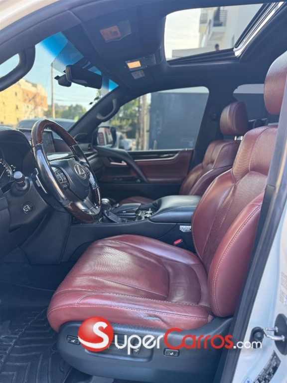2017 Lexus LX 570 — foto 8 / 12