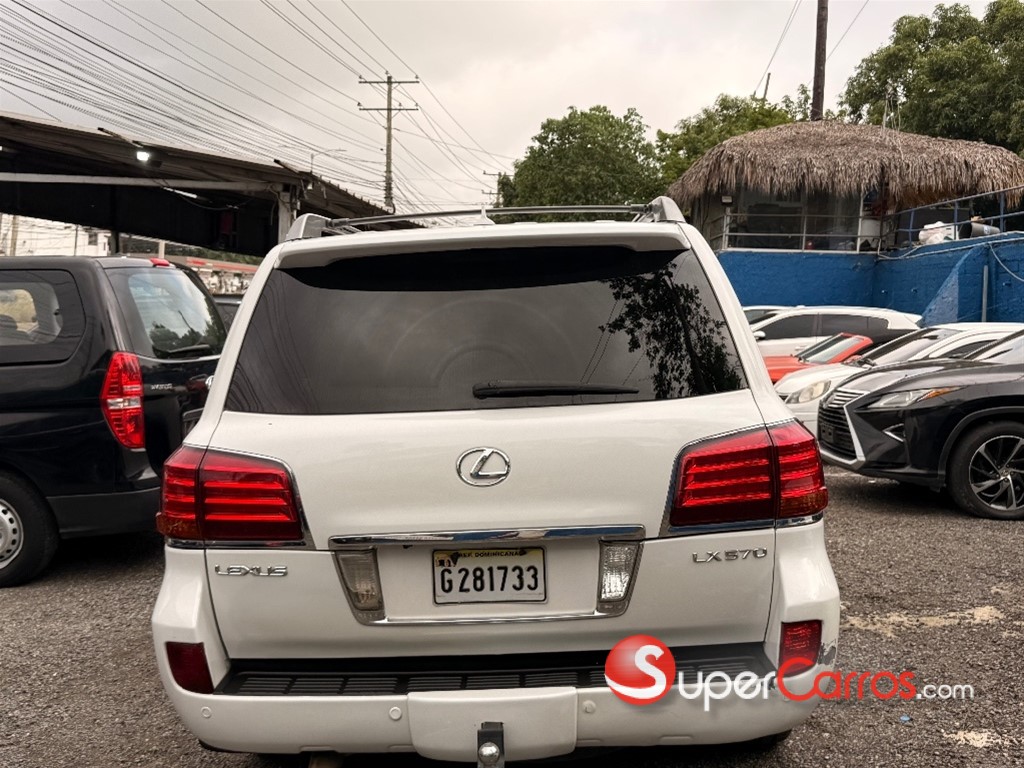 2010 Lexus LX 570 — foto 4 / 6