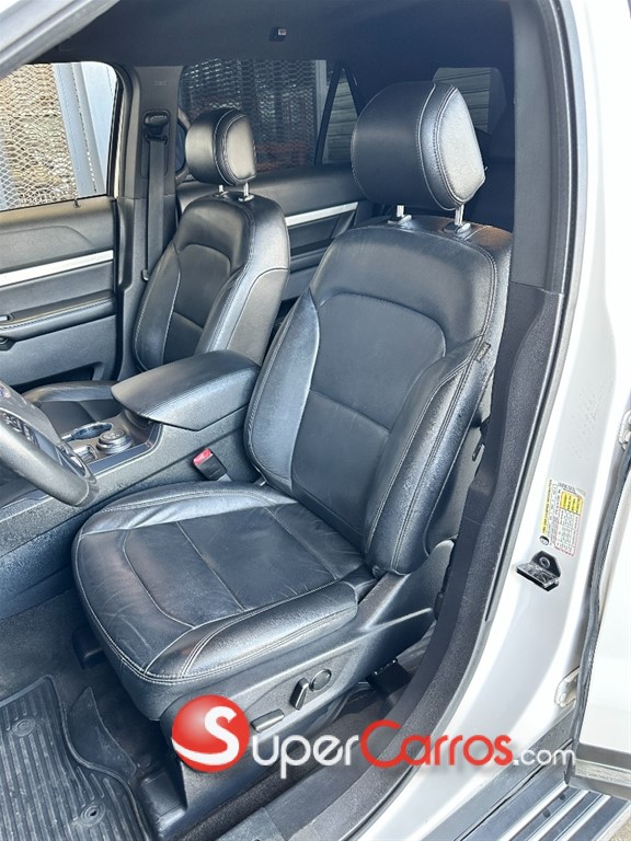 2016 Ford Explorer XLT — foto 5 / 9