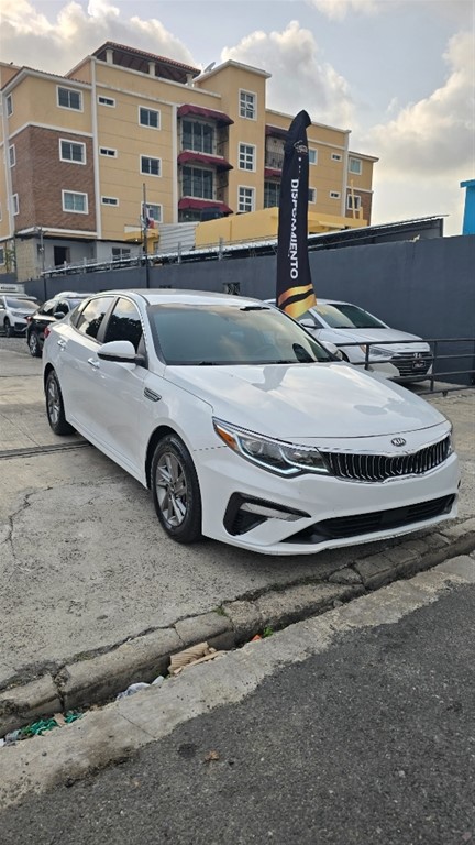 2019 Kia Optima LX — foto 2 / 12