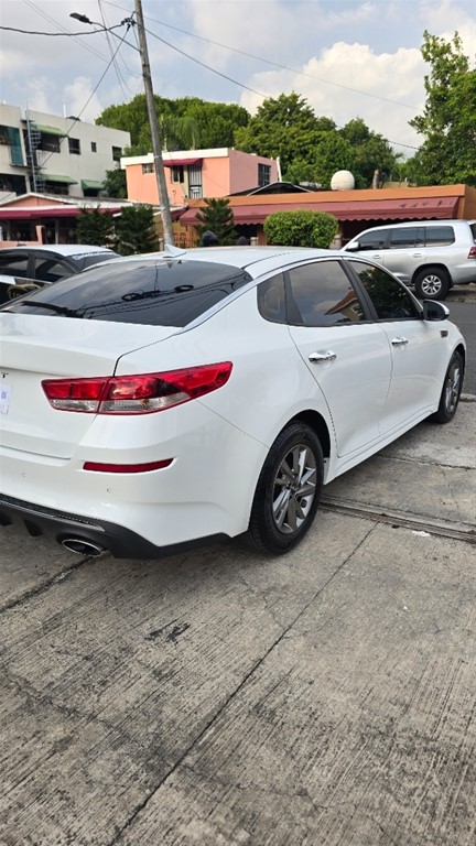 2019 Kia Optima LX — foto 4 / 12