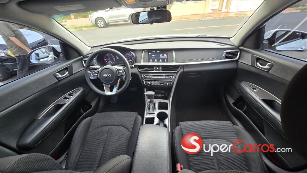 2019 Kia Optima LX — foto 8 / 12