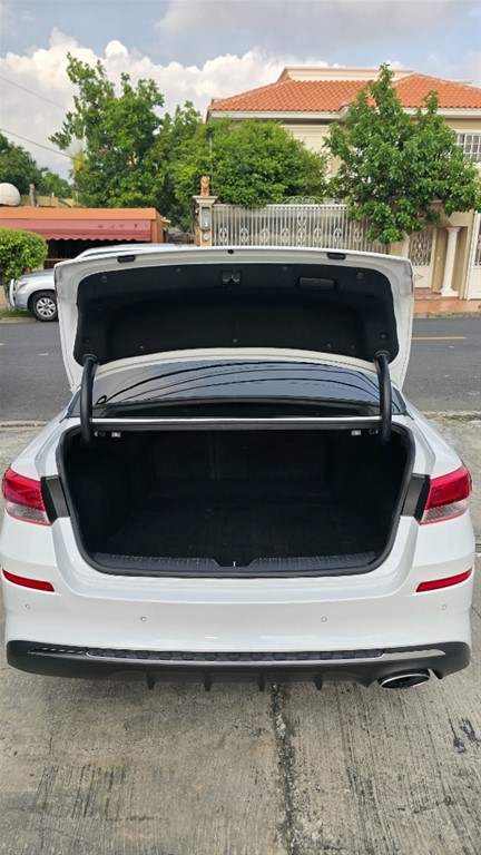 2019 Kia Optima LX — foto 9 / 12