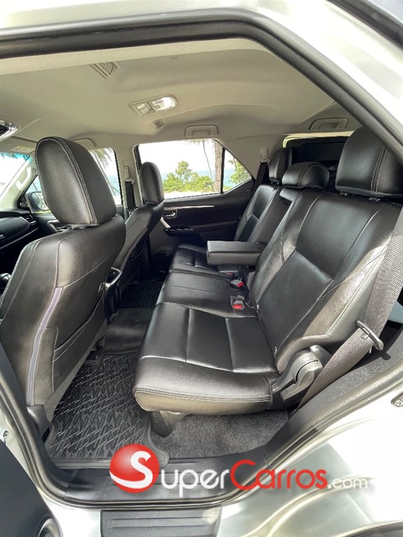 2022 Toyota Fortuner SRV — foto 11 / 11