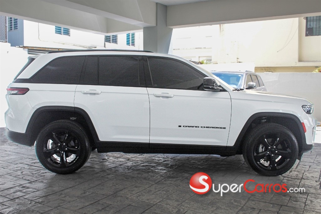 2023 Jeep Grand Cherokee Altitude — foto 4 / 10