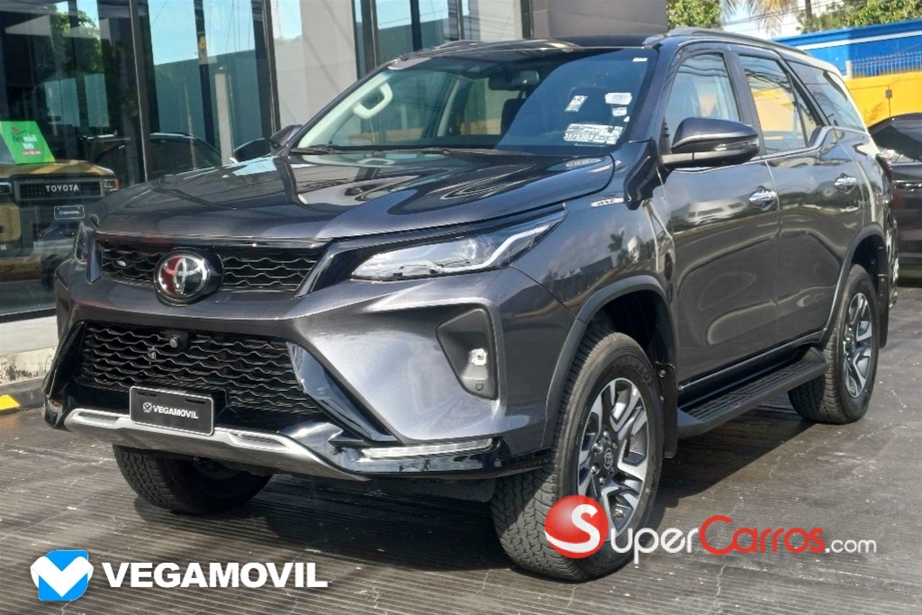 2025 Toyota Fortuner SRV TSS