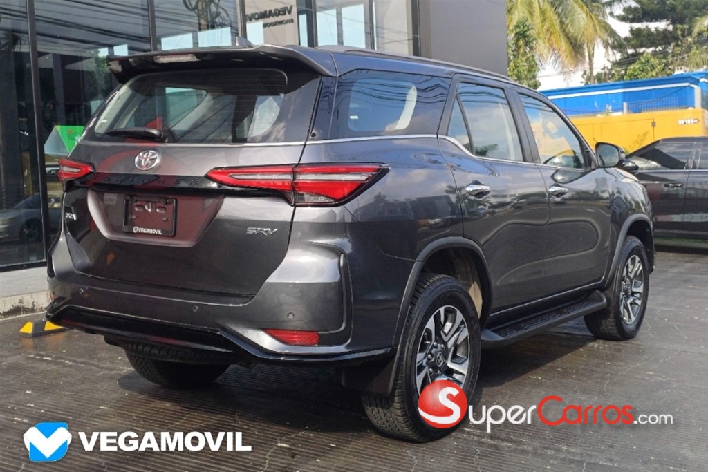 2025 Toyota Fortuner SRV TSS — foto 3 / 12