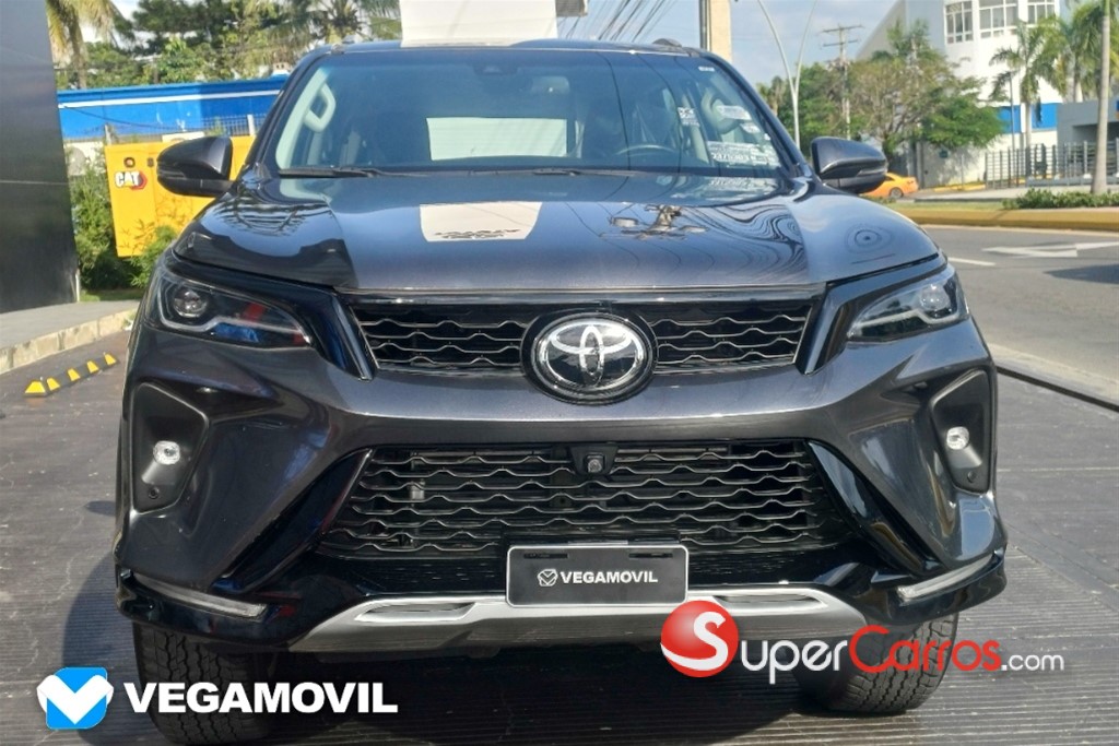 2025 Toyota Fortuner SRV TSS — foto 5 / 12