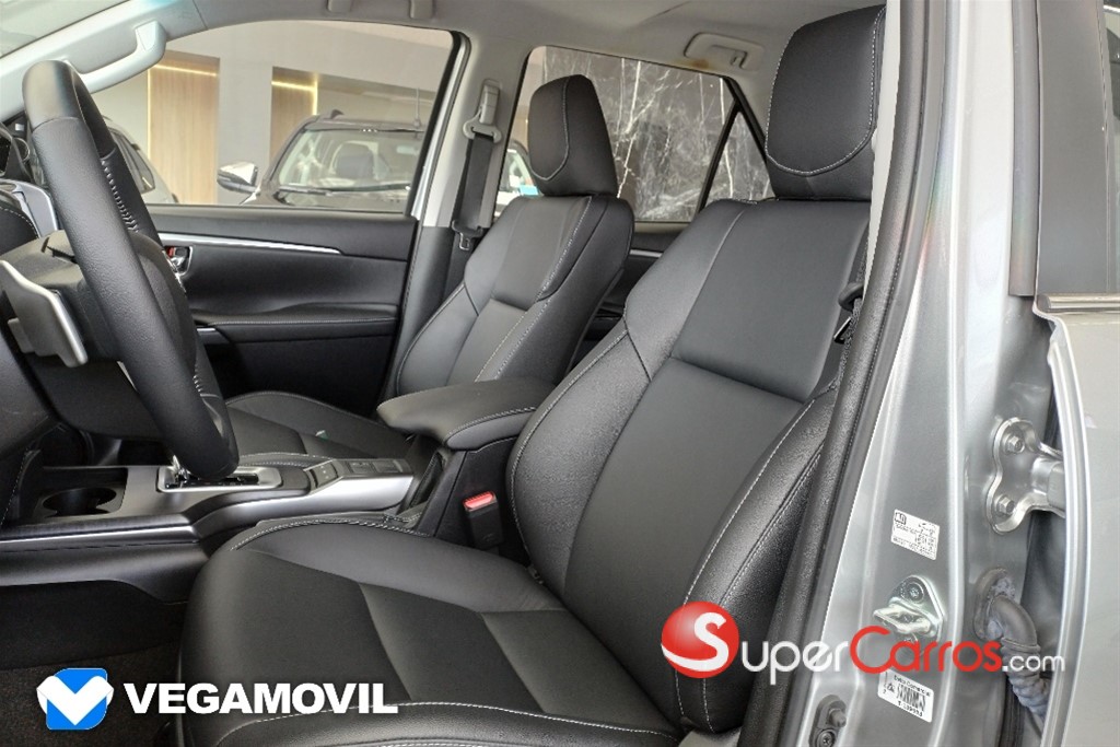 2025 Toyota Fortuner SRV TSS — foto 7 / 12
