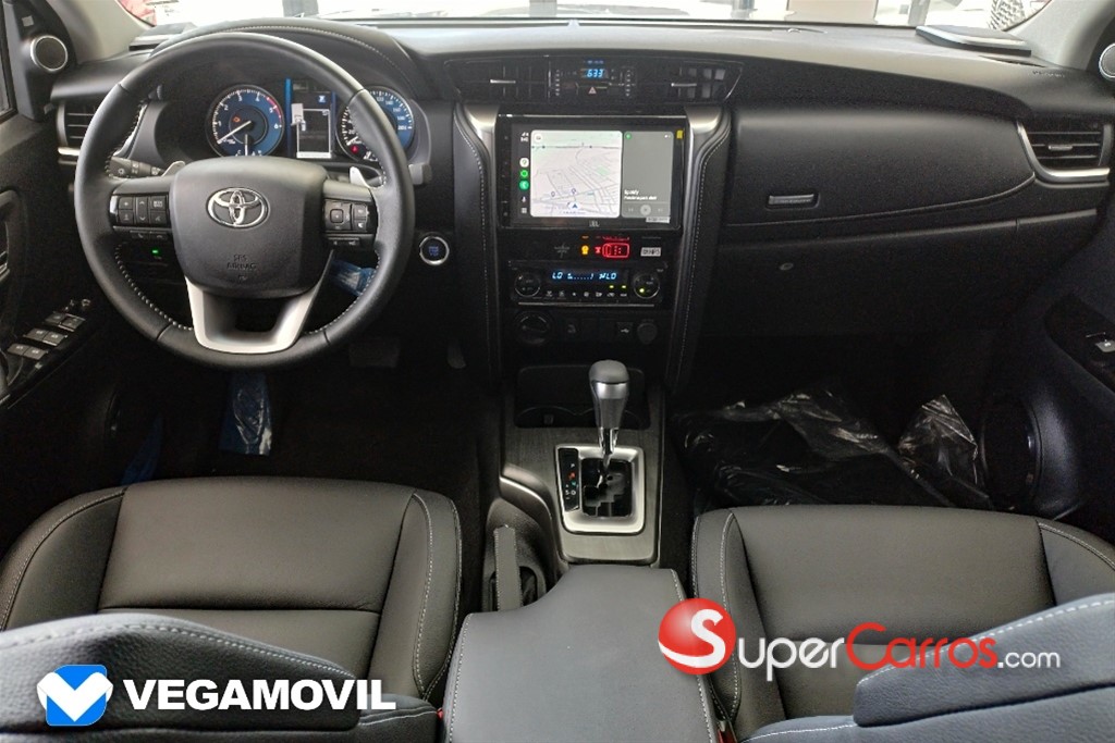 2025 Toyota Fortuner SRV TSS — foto 10 / 12