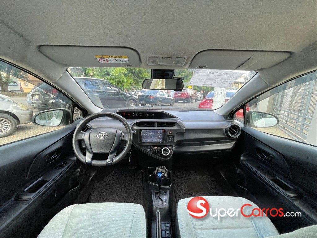 2019 Toyota Aqua Hibrido — foto 2 / 11
