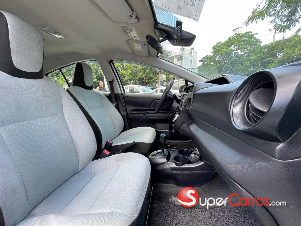 2019 Toyota Aqua Hibrido — foto 3 / 11
