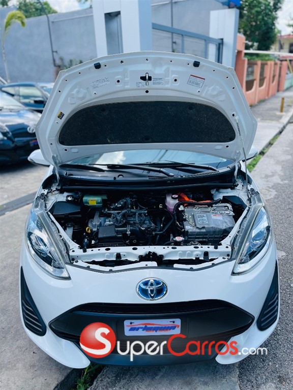 2019 Toyota Aqua Hibrido — foto 5 / 11