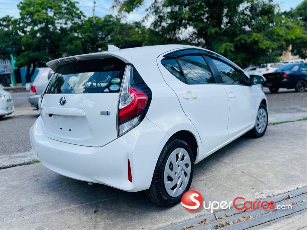 2019 Toyota Aqua Hibrido — foto 6 / 11