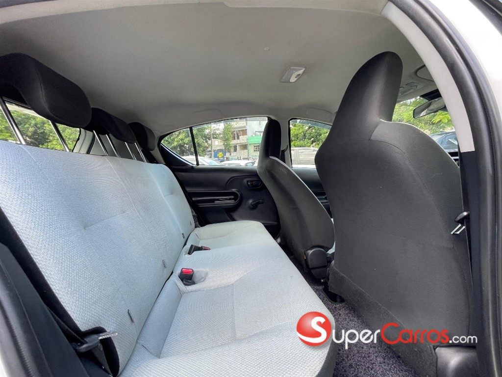 2019 Toyota Aqua Hibrido — foto 8 / 11