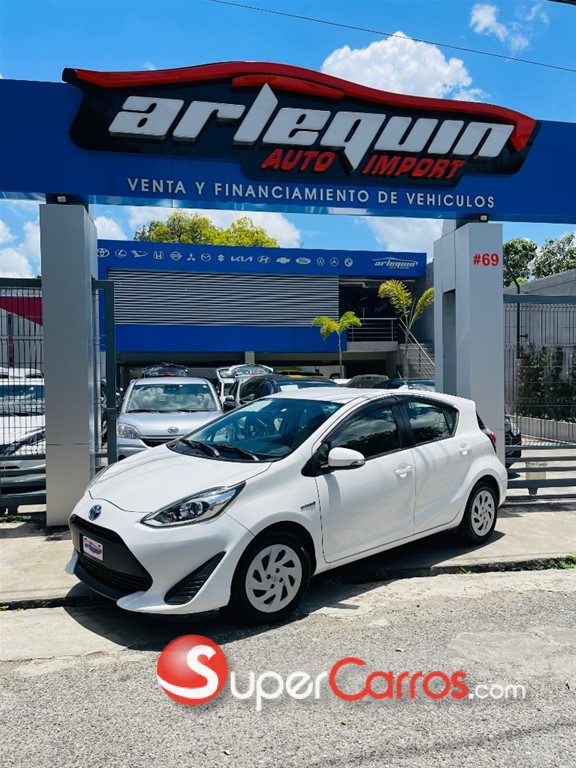 2019 Toyota Aqua Hibrido — foto 10 / 11