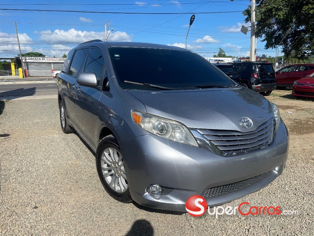 2017 Toyota Sienna LE — foto 2 / 9